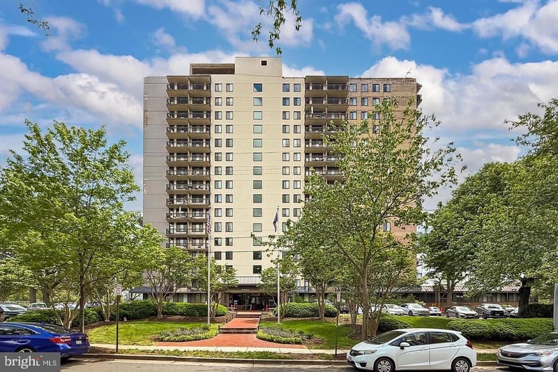 801 N Pitt St #307, Alexandria, VA 22314