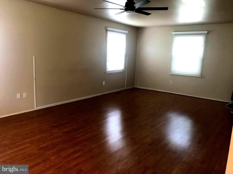 12815 Point Pleasant Dr, Fairfax, VA 22033