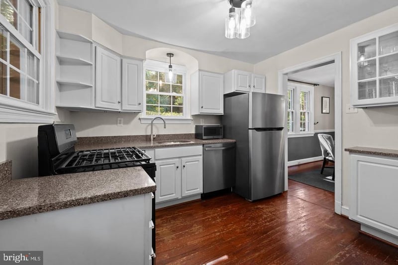 2504 Seminary Rd, Silver Spring, MD 20910