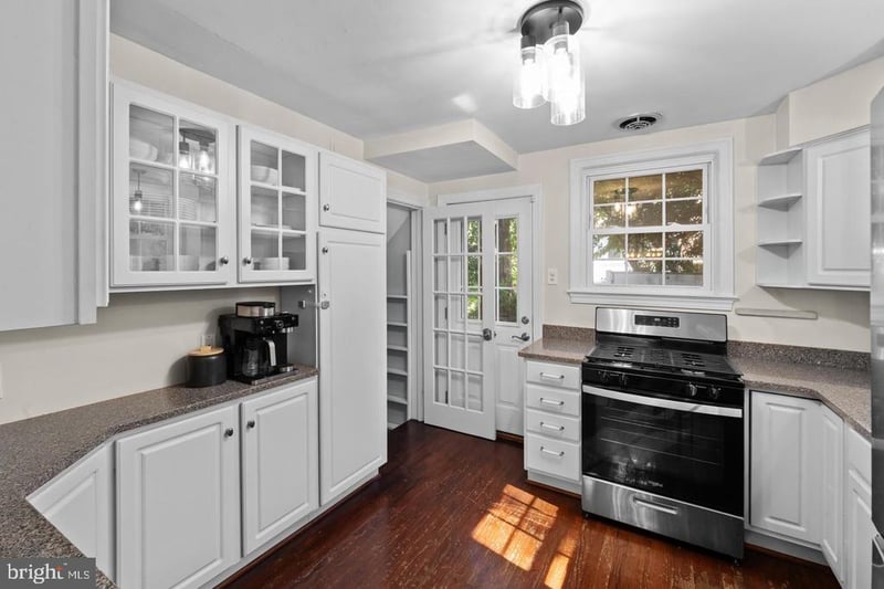2504 Seminary Rd, Silver Spring, MD 20910
