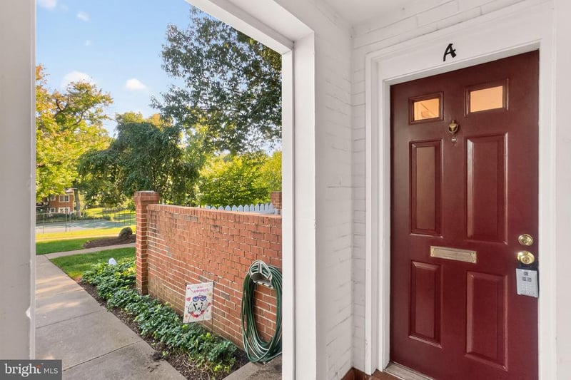 2711 S Walter Reed Dr #A, Arlington, VA 22206