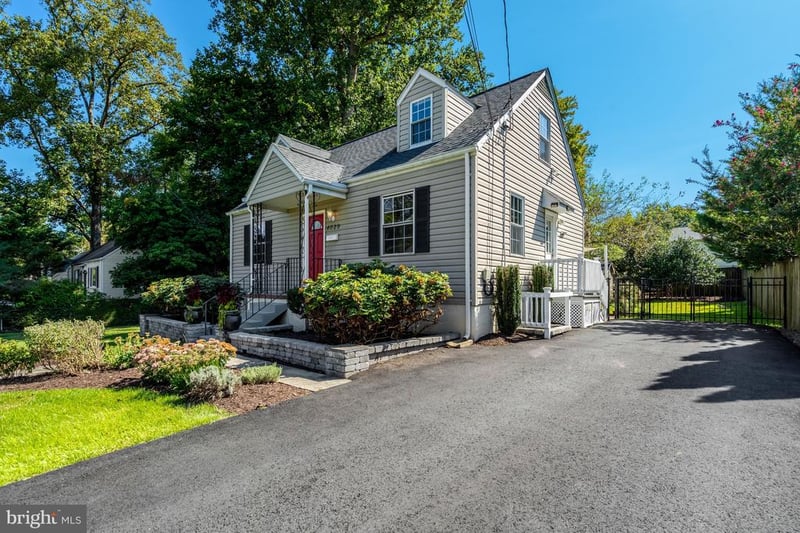 4029 Woodland Dr, Fairfax, VA 22030