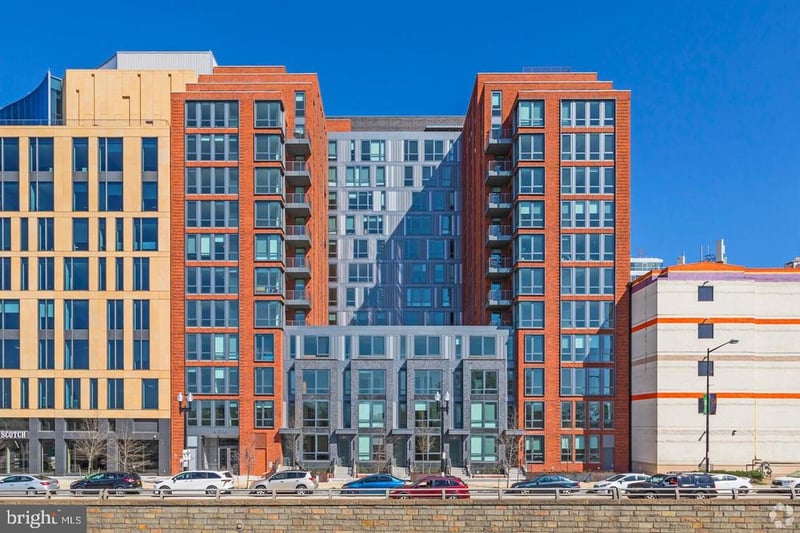 1211 Van St SE #601, Washington, DC 20003