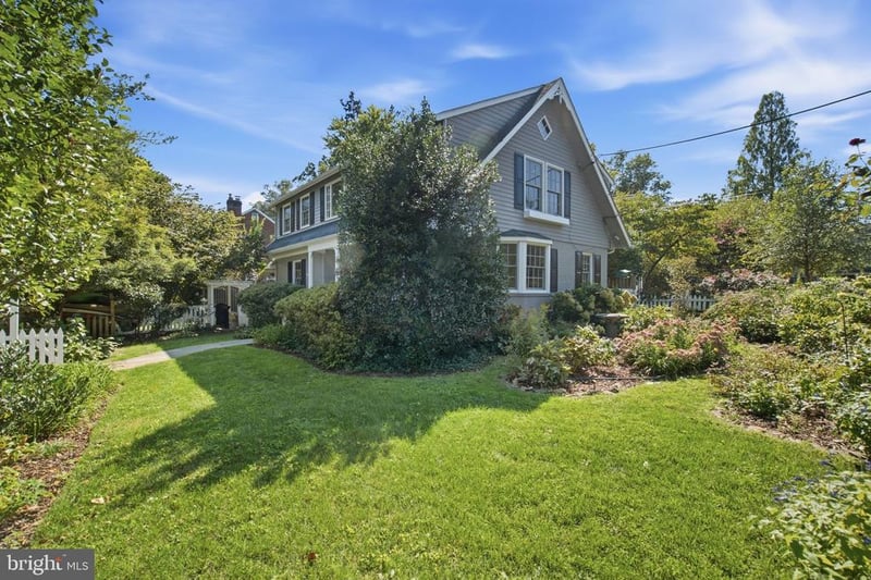 6424 Broad St, Bethesda, MD 20816