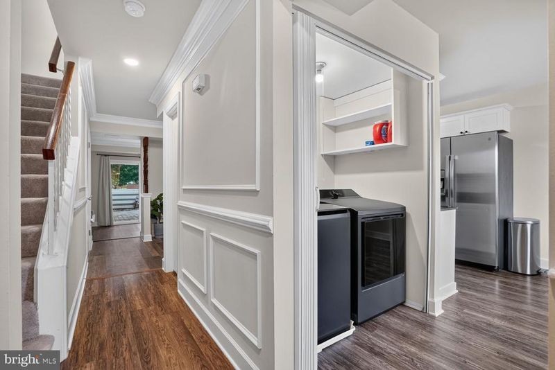 858 Dogwood Ct, Herndon, VA 20170