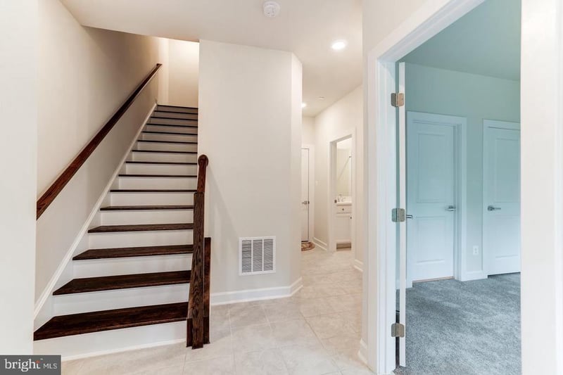 13036 Hattontown Sq, Herndon, VA 20171
