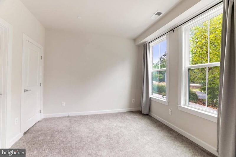 13036 Hattontown Sq, Herndon, VA 20171