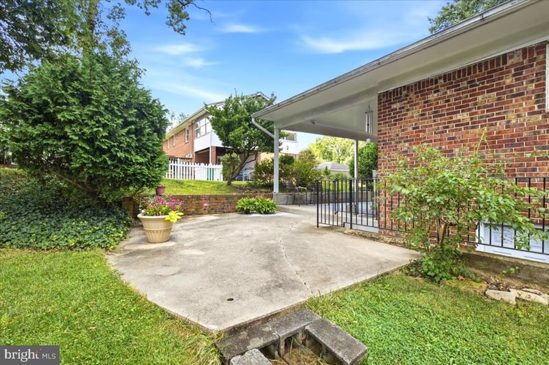 7021 Saint Annes Ave, Lanham, MD 20706