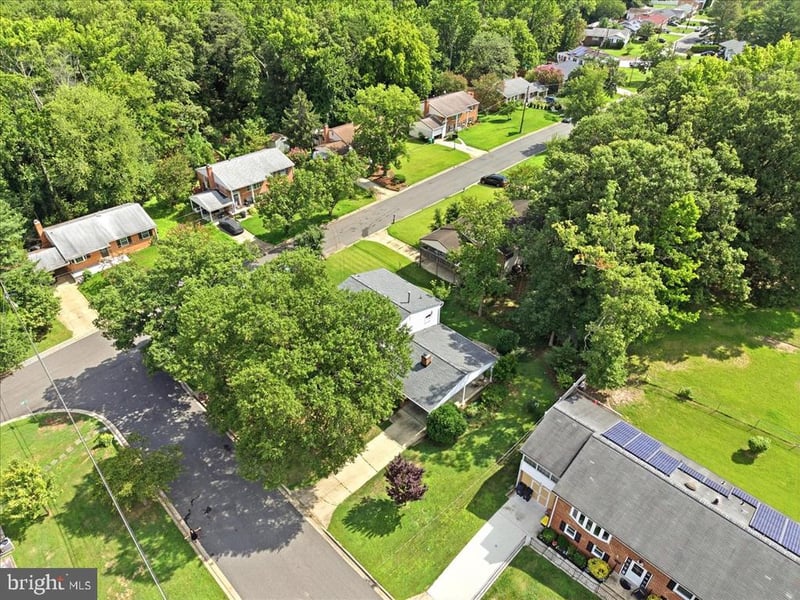 7021 Saint Annes Ave, Lanham, MD 20706