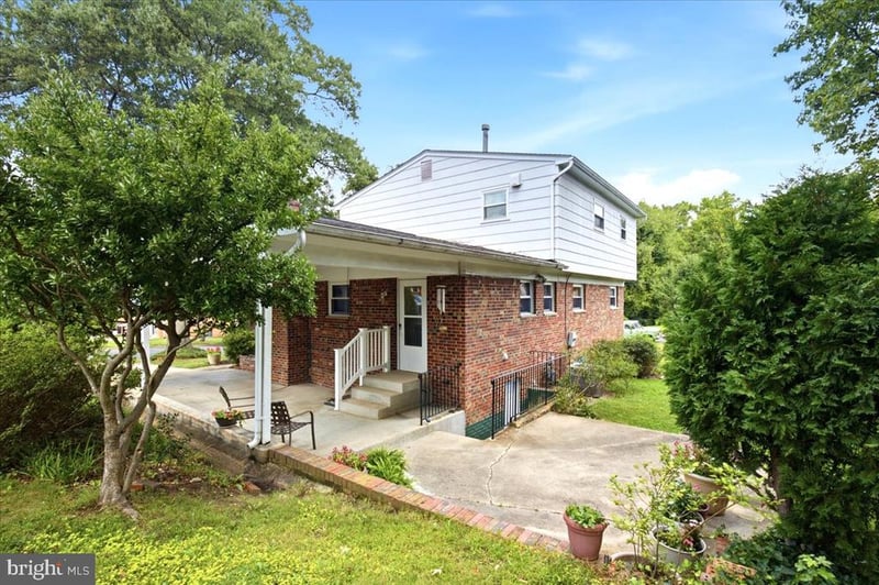 7021 Saint Annes Ave, Lanham, MD 20706