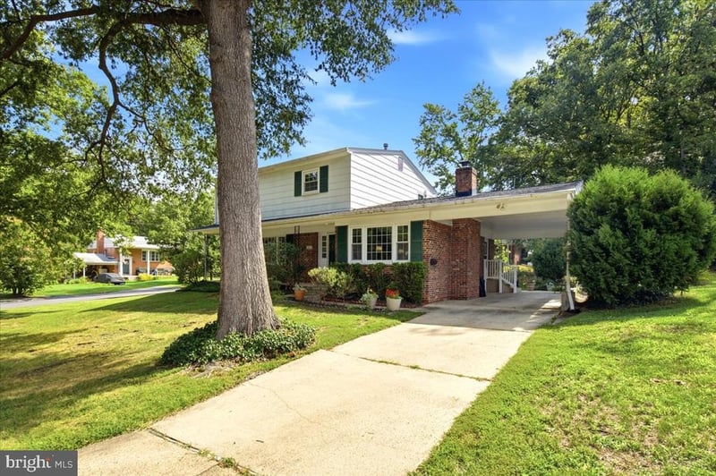 7021 Saint Annes Ave, Lanham, MD 20706