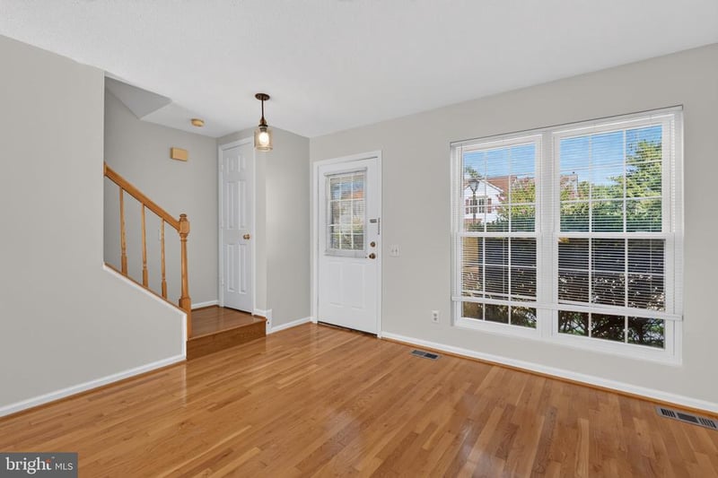 6619 High Valley Ln, Alexandria, VA 22315