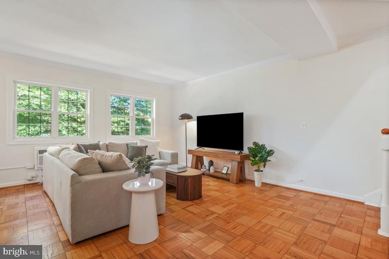 1919 N Quaker Ln, Alexandria, VA 22302