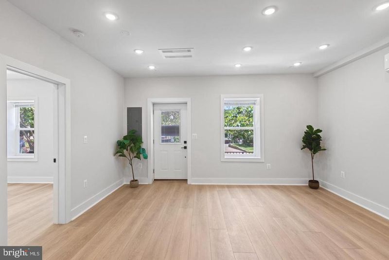 2236 40th St NW #4, Washington, DC 20007