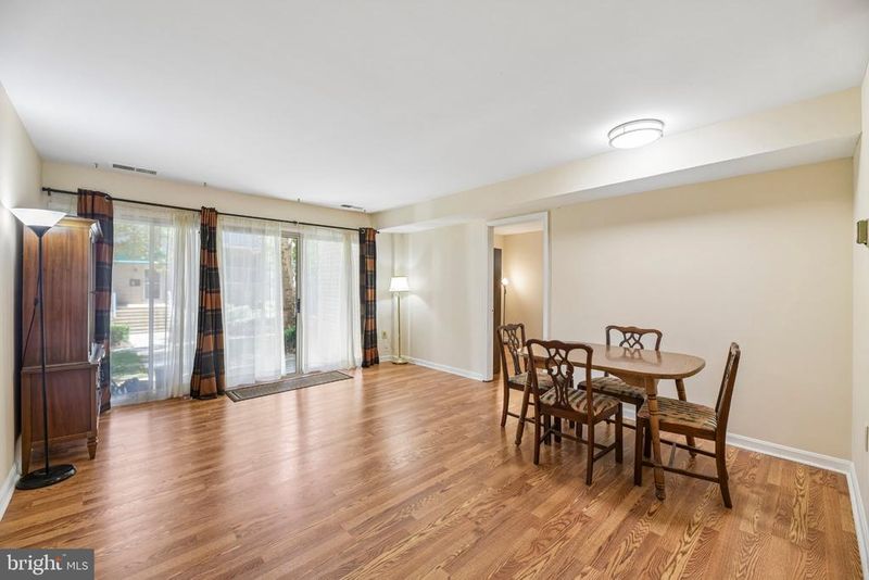21 Canterbury Sq #102, Alexandria, VA 22304