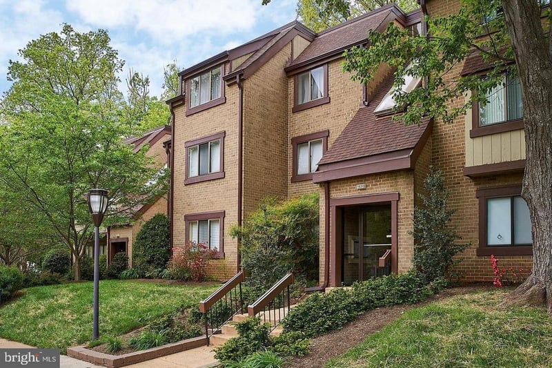 1650 Parkcrest Cir #300, Reston, VA 20190