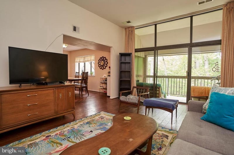 1650 Parkcrest Cir #300, Reston, VA 20190