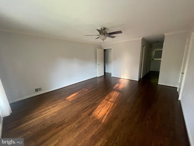 9609 Barkston Ct, Rockville, MD 20850