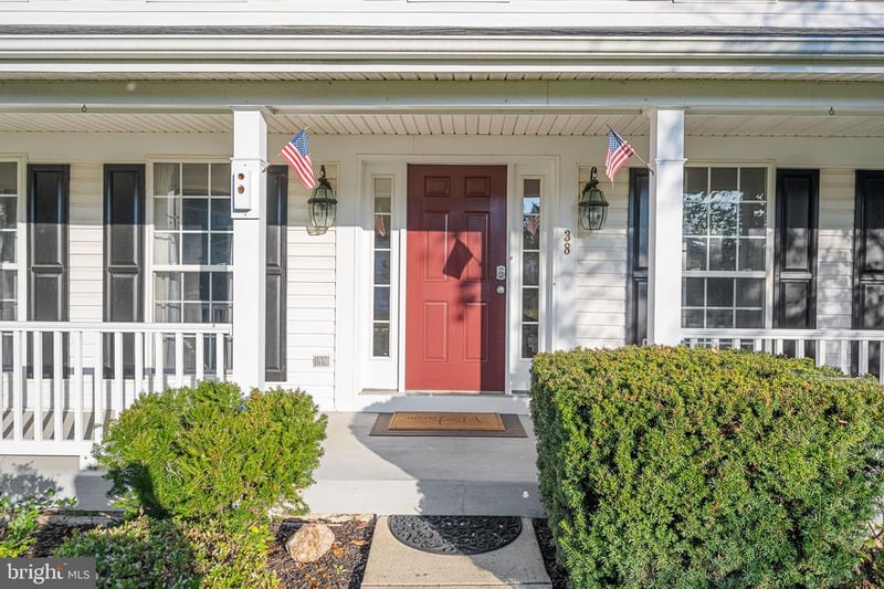 38 Houser Dr, Lovettsville, VA 20180