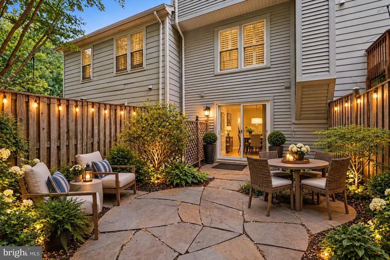 15067 Maple Glen Ct, Dumfries, VA 22025