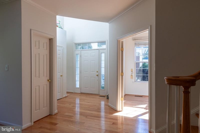 2051 Madrillon Rd, Vienna, VA 22182