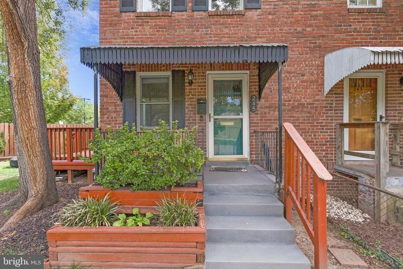 245 Buchanan St, Alexandria, VA 22314