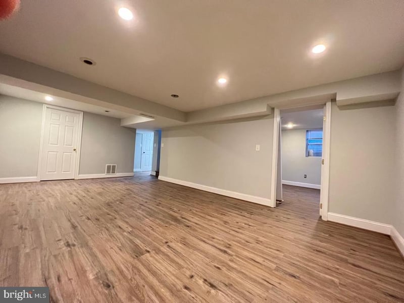 11812 Timber Ln, Rockville, MD 20852