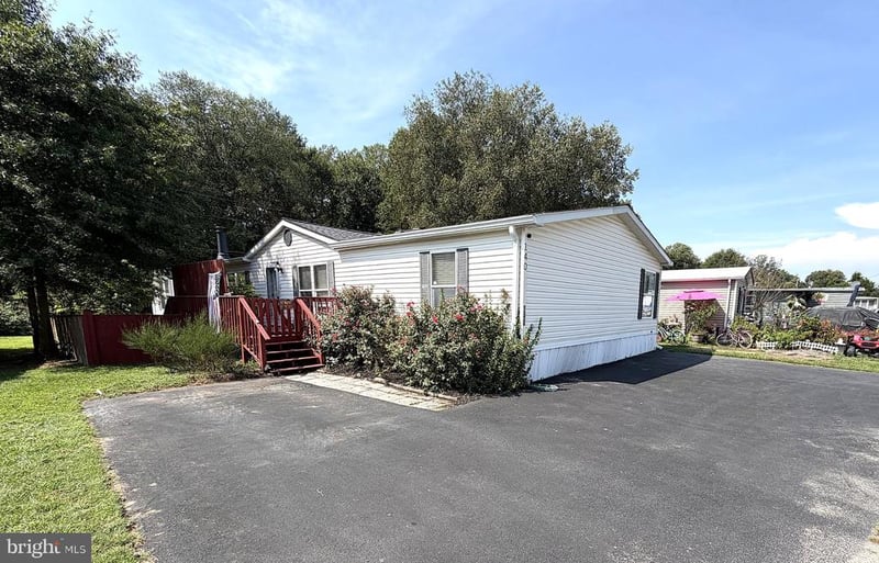 140 Patuxent Mobile Est, Lothian, MD 20711