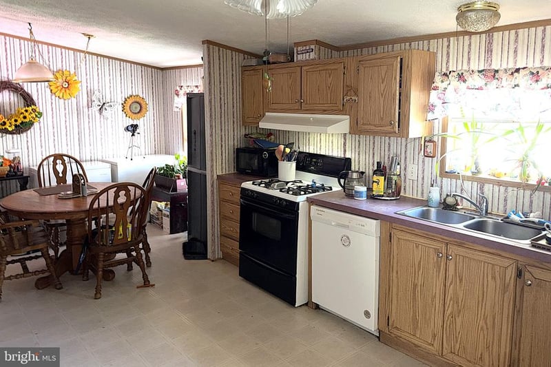 140 Patuxent Mobile Est, Lothian, MD 20711