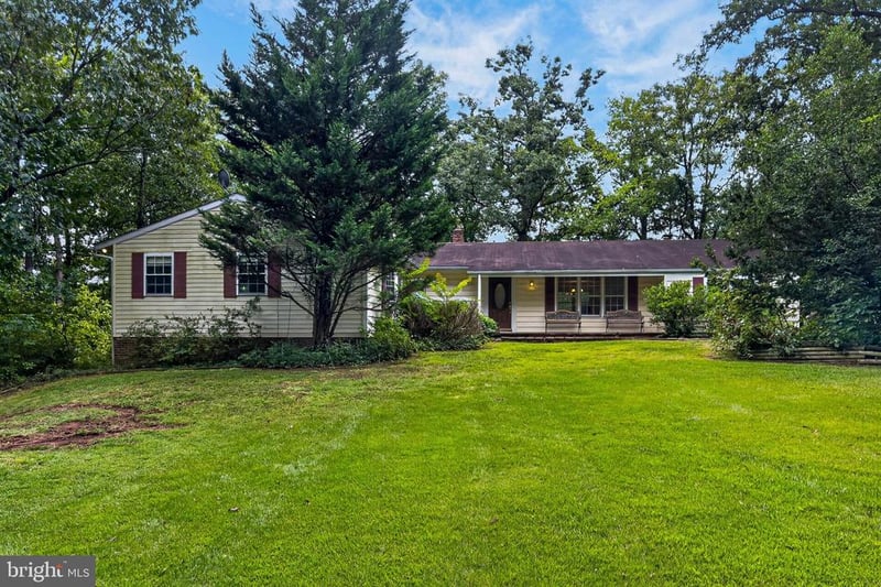 7408 Bull Run Dr, Centreville, VA 20121