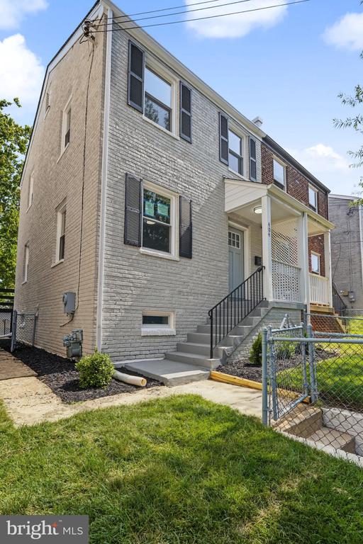 404 Burbank St SE, Washington, DC 20019