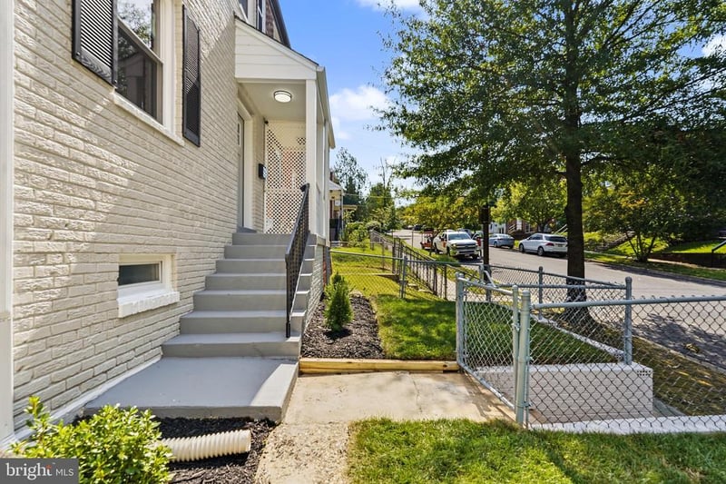 404 Burbank St SE, Washington, DC 20019