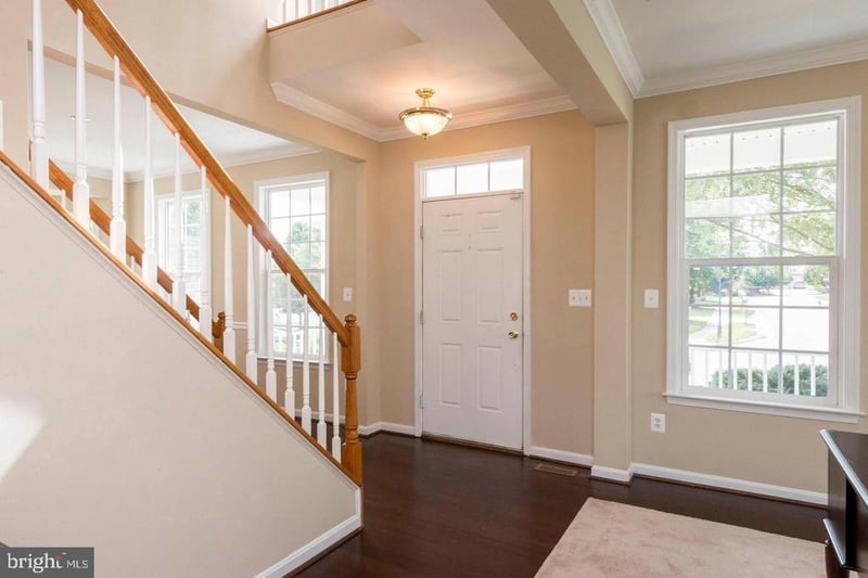8913 Yellowleg Ct, Gainesville, VA 20155