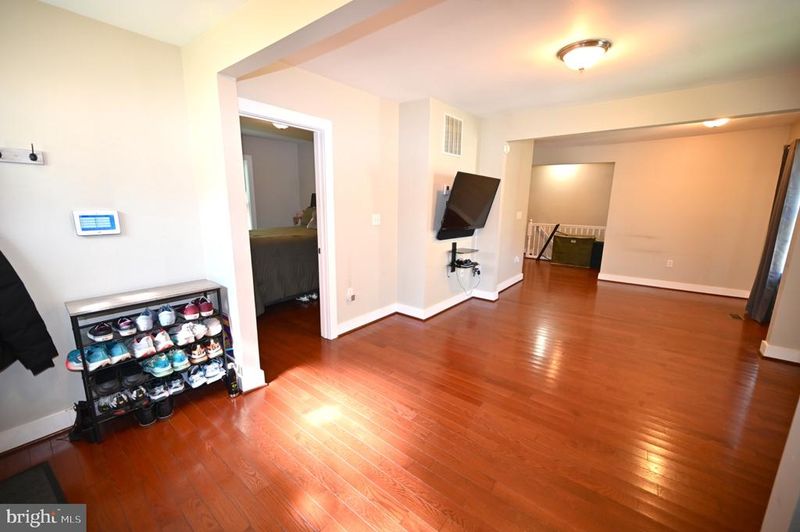 4800 Deanwood Dr, Capitol Heights, MD 20743