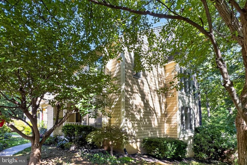 12500 N Lake Ct, Fairfax, VA 22033