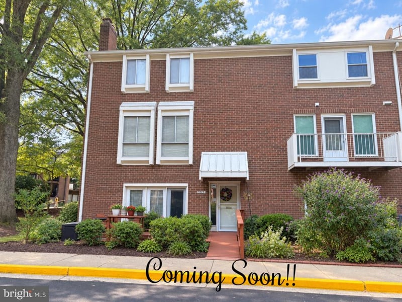 3674 Persimmon Cir #, Fairfax, VA 22031
