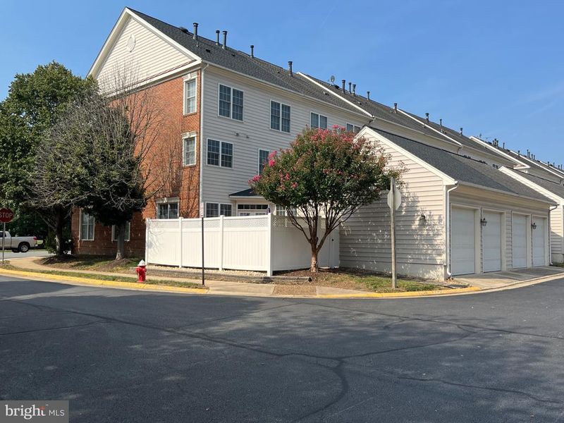 42520 Legacy Park Dr, Brambleton, VA 20148