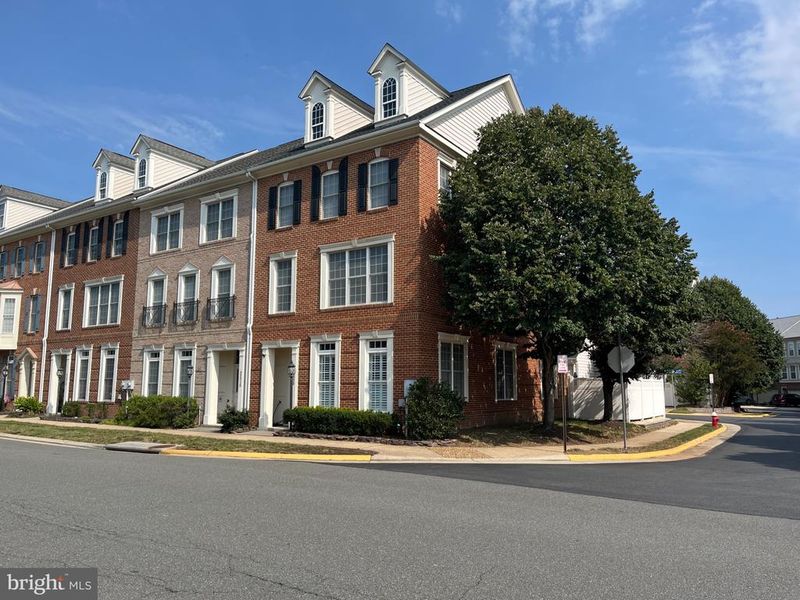 42520 Legacy Park Dr, Brambleton, VA 20148
