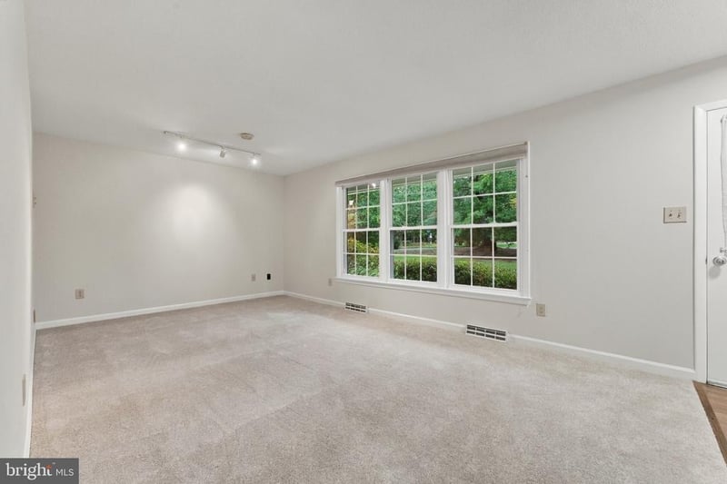 19452 Hickory Dr, Culpeper, VA 22701