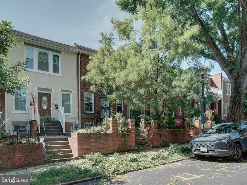 225 Cromwell Ter NE, Washington, DC 20002