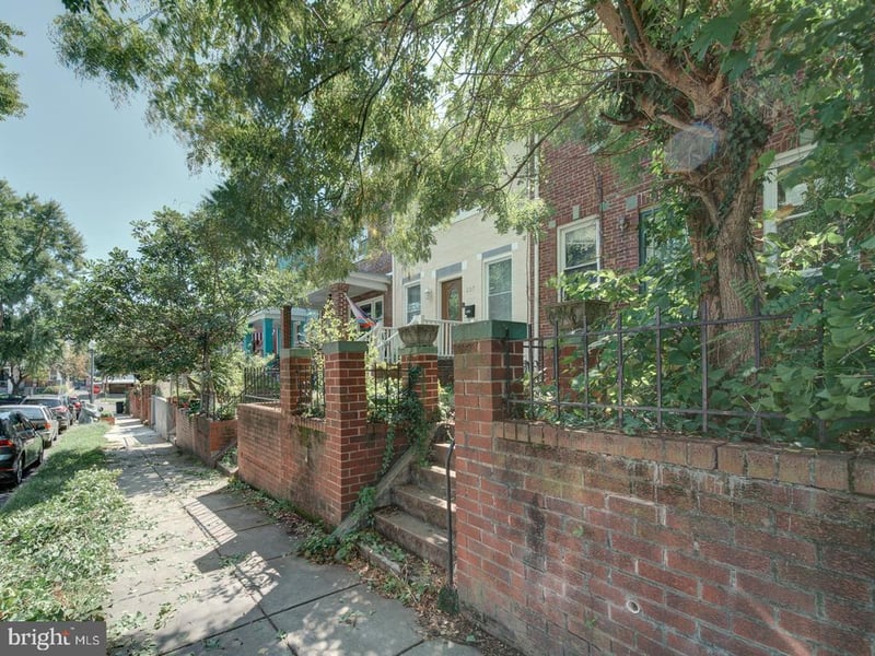 225 Cromwell Ter NE, Washington, DC 20002