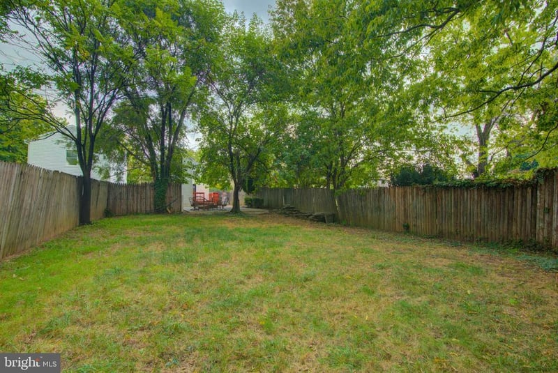 221 South St SE, Leesburg, VA 20175