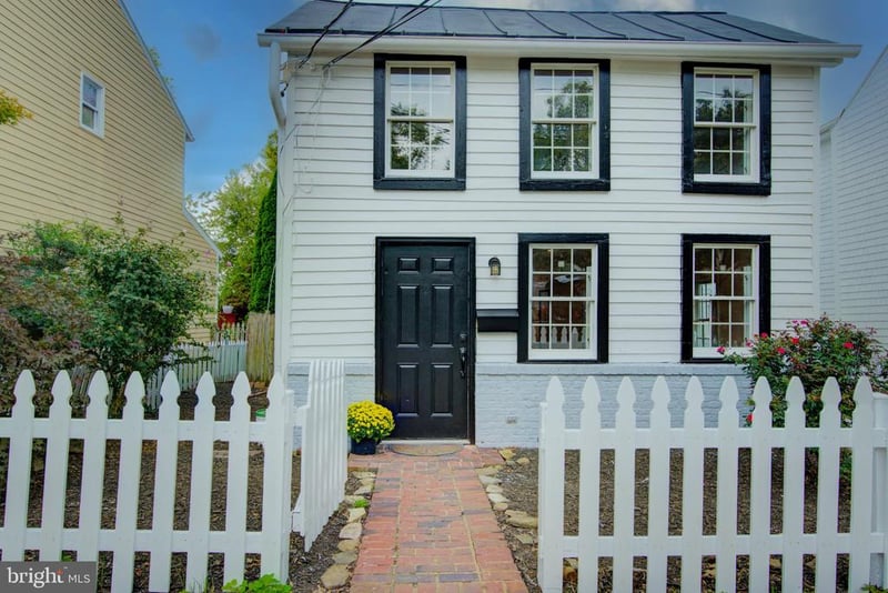 221 South St SE, Leesburg, VA 20175