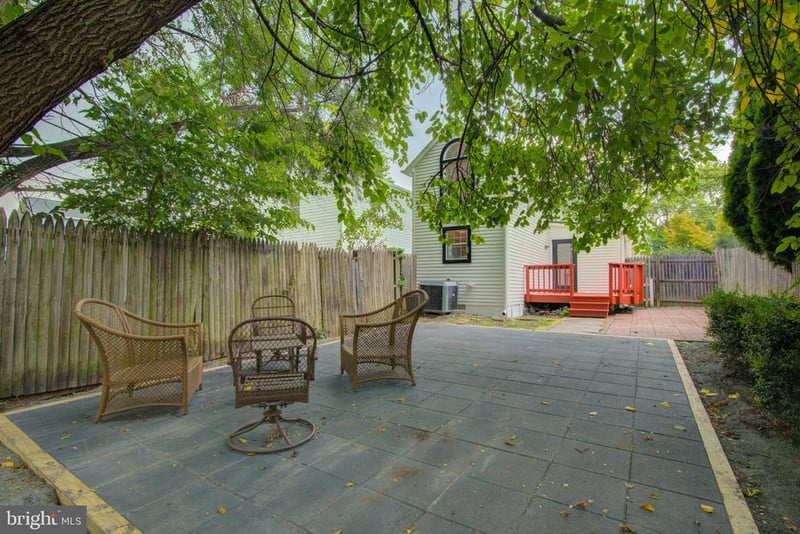 221 South St SE, Leesburg, VA 20175