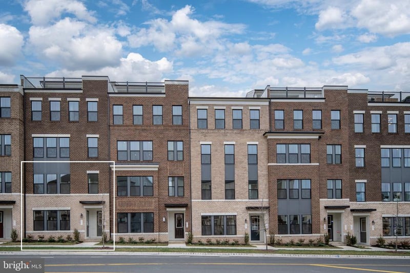 2613 River Birch Rd, Herndon, VA 20171