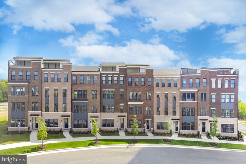 2613 River Birch Rd, Herndon, VA 20171