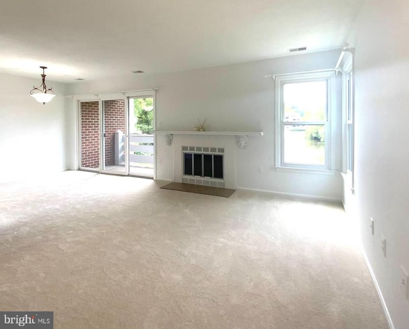 7594 Lakeside Village Dr #M, Falls Church, VA 22042