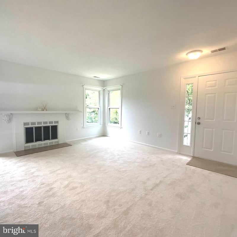 7594 Lakeside Village Dr #M, Falls Church, VA 22042