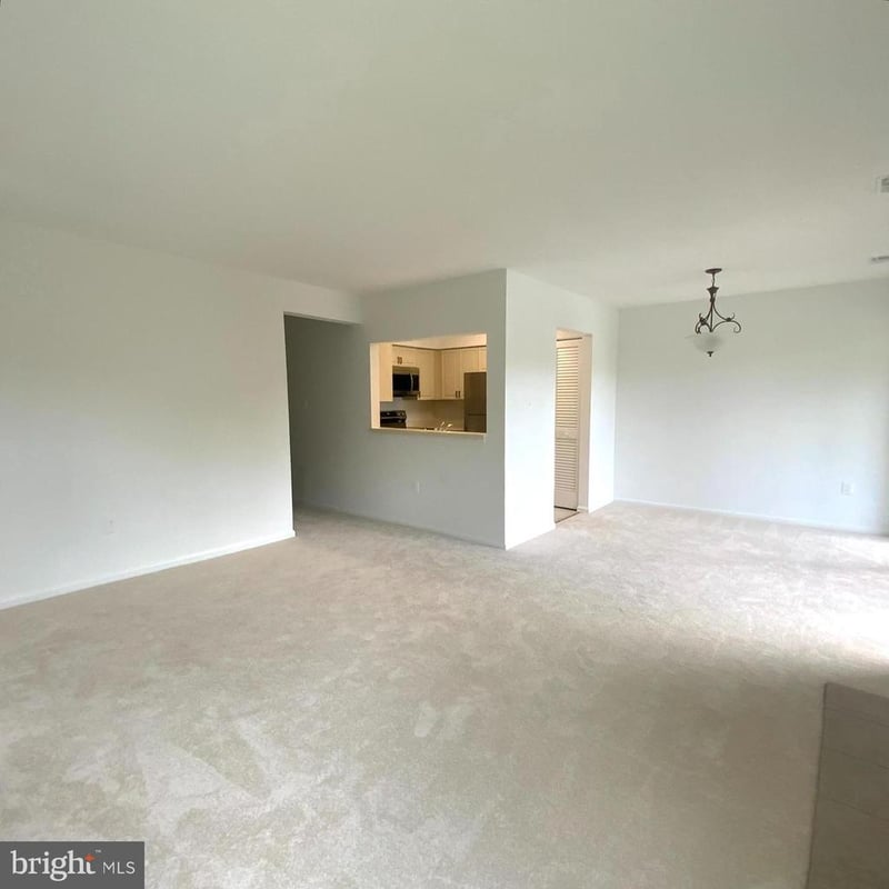 7594 Lakeside Village Dr #M, Falls Church, VA 22042