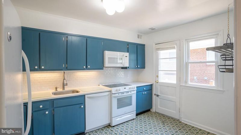 9228 E Parkhill Dr, Bethesda, MD 20814